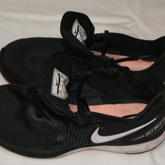 Nike Training in Season TR 8 Just Do It Athletic Shoe Size 9.5 Black and White - Picture 3 of 14